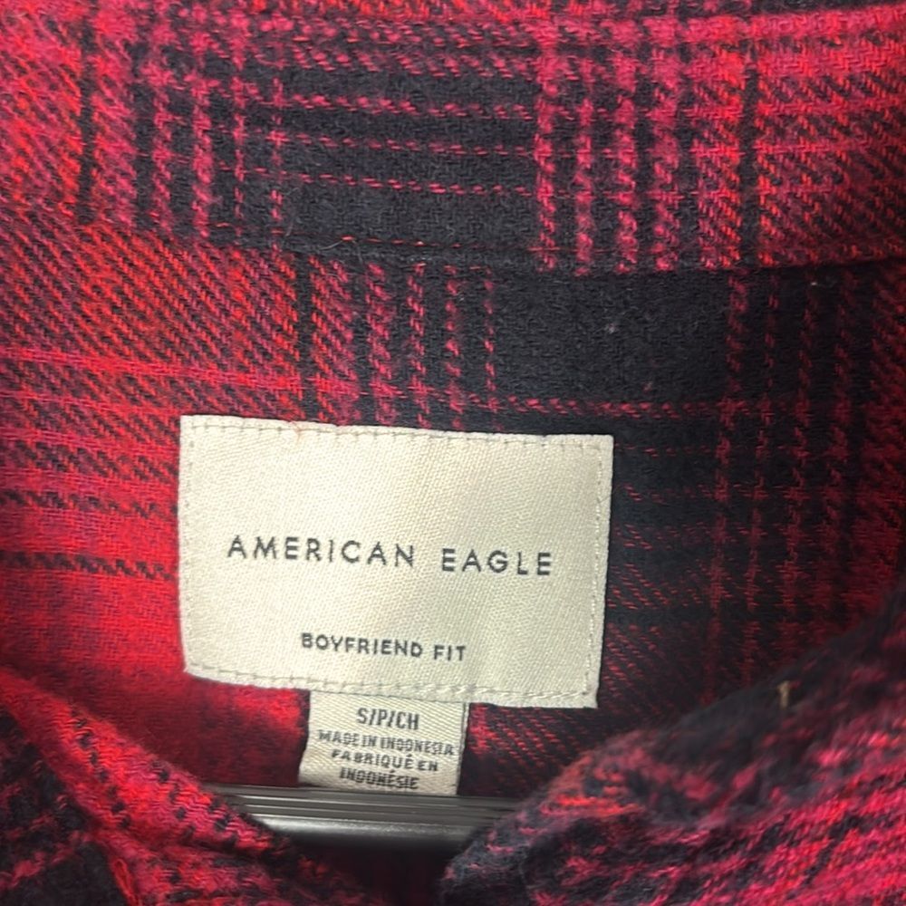 American Eagle Buffalo Red Black Plaid Soft Boyfriend Fit Button Up Size Small - Picture 2 of 9